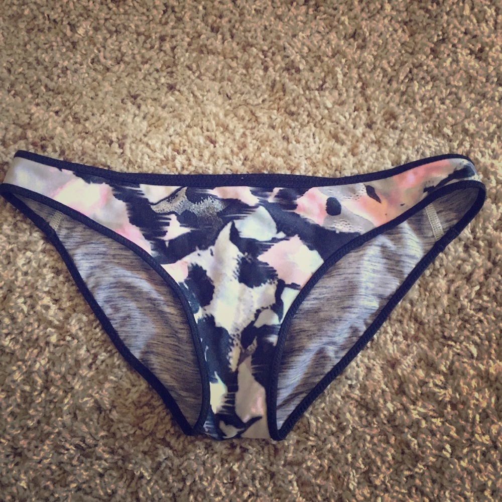 Reversible Lululemon bathing suit bottom